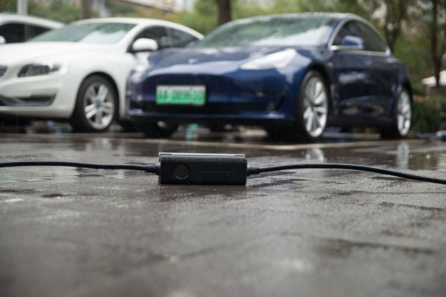 Зарядна станція BS-PCD050 Besen 230/400В 16 кВт роз'єм Type 2 з екраном + адаптерами +APP BS-PCD050 Type 2+APP фото